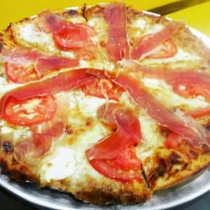 pizza capresa!!! uhmmm
