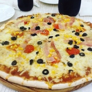 pizza vegetariana, extra de tocineta y pepperoni
