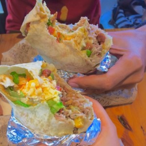 Burrito mixto y burrito de pernil