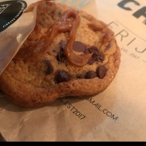 Chocolate chip cookie con arequipe