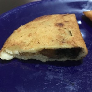 Empanada Desayuno Criollo, con Caraotas, Tajadas, Carne Mechada y Queso, Excelente, la Mejor
