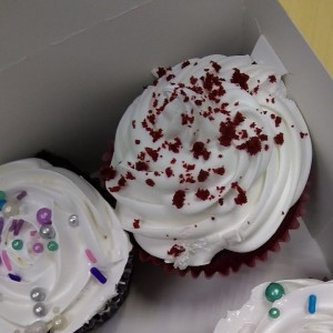cupcakes red velvet y chocolate
