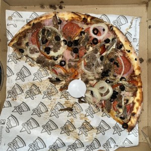 Pizza Suprema, muy buena!!