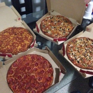 Variadas pizzas