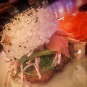 Sushi burger de salmon 