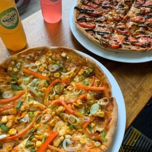 Pizza Vegetariana y caprese