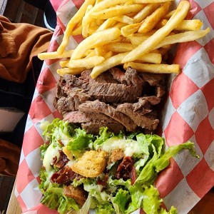 Parrilla de lomito + ensalada César