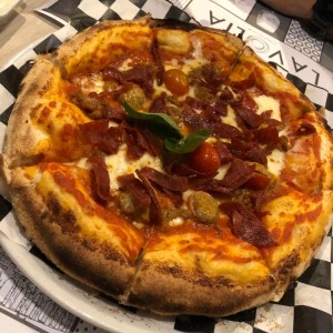 Pizza salchiccia y peperoni 