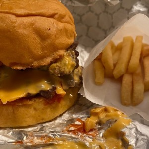 hamburguesa smash con papas 