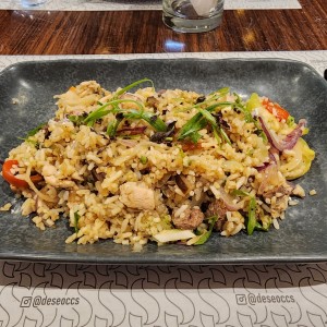 Plato principal de menú: arroz salteado 