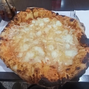 Pizza cuatro quesos, EXCELENTE!!
