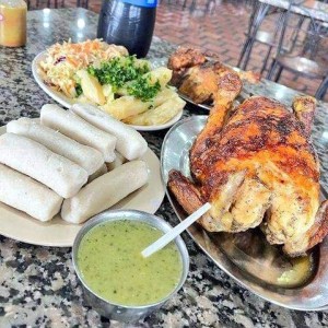 Pollo, Allaquitas, Yuka, Guasacaca… EXCELENTE!!