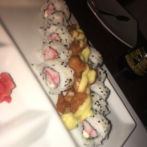 sushi con topping de camarones