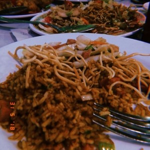arroz frito y chow mein