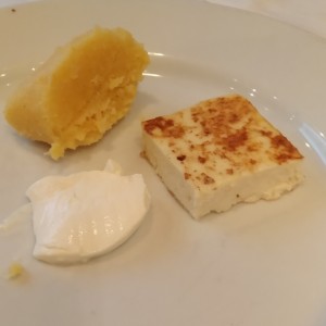 bollito de maíz, nata y queso a la plancha 