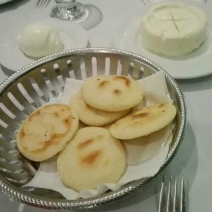 Arepitas con nata y queso
