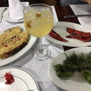 Bull de Cerveza, Tortilla Española y Pimientos de Pasron