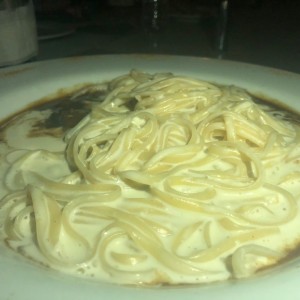 Linguini en Manchego con asado negro