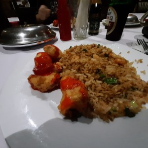 arroz con camarones y cerdo agridulce 