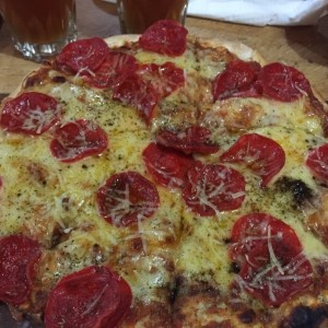 Pizza 4 Quesos con Pepperoni, buena..!