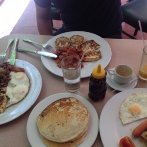 desayuno criollo y big breakfast