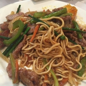 low mein con lomito y vegetales 