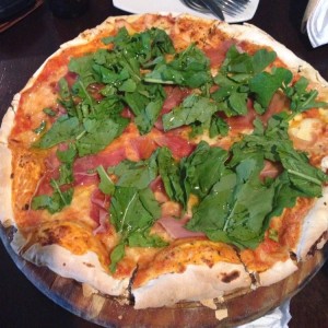 Pizza de Jamon Serrano y Rugula
