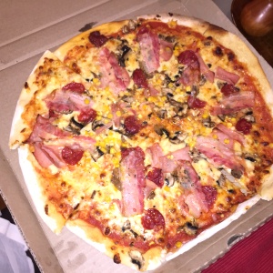 Pizza quattro con extra tocineta