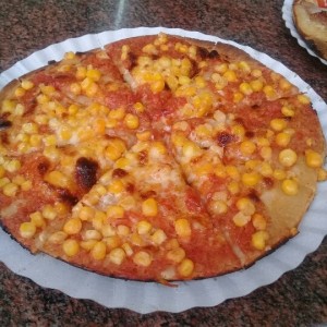 pizza con maiz tamaño normal