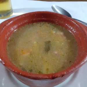 Caldo de la casa.