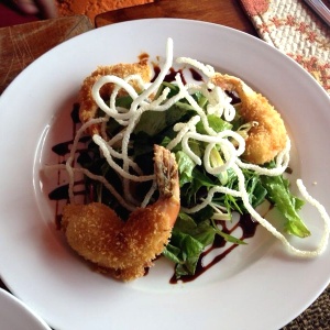 Ensalada con langostinos tempura 