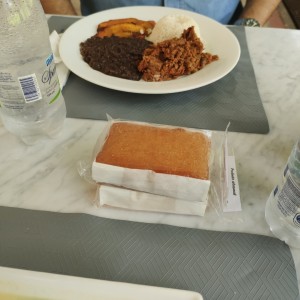 Tejas y Pabellón