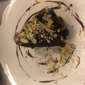 tarta chocolate ferrero con laminas almendra